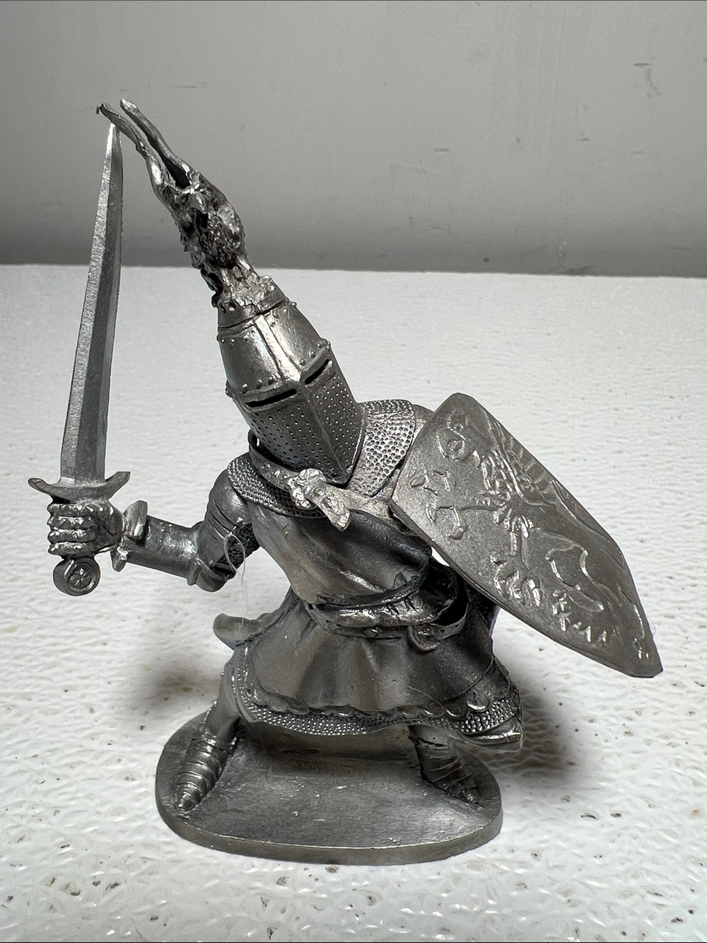 1983 PERTH Pewter KNIGHT w SWORD & Shield Figurine #FA-56 by Ray Lamb